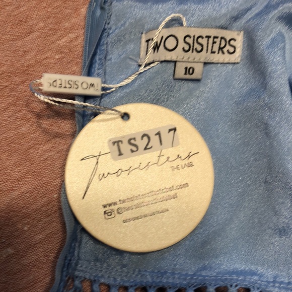 Two Sisters light blue “cold shoulder” mini dress - Picture 9 of 10